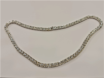 Tipo: Gargantilla - Estilo: Riviere  - Material: Oro Blanco - Piedras: 53 diamantes talla brillante 