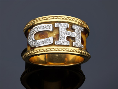 Tipo: Anillo  Ring CH - Estilo: Estampado Animal - Material: Oro Blanco Y Amarillo - Piedras: Esmalte  y diamantes