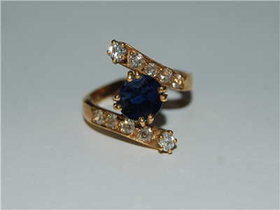 Tipo: Anillo Ring - Estilo: Modero - Material: Oro  - Piedras: Zafiro y Diamantes