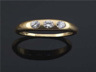 Tipo: Anillo Tresillo Ring - Estilo: Tresillo - Material: Oro - Piedras: 3 Diamantes 0,60 total