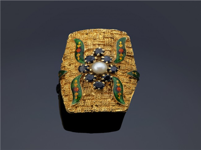 Tipo: Anillo Ring - Estilo: Diseño Vegetal - Material: Oro 14 k - Piedras: Perla Zafiros y Esmalte