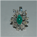 Tipo: Anillo Ring - Estilo: Clasico - Material: Oro Blanco - Piedras: Esmeralda y Diamantes
